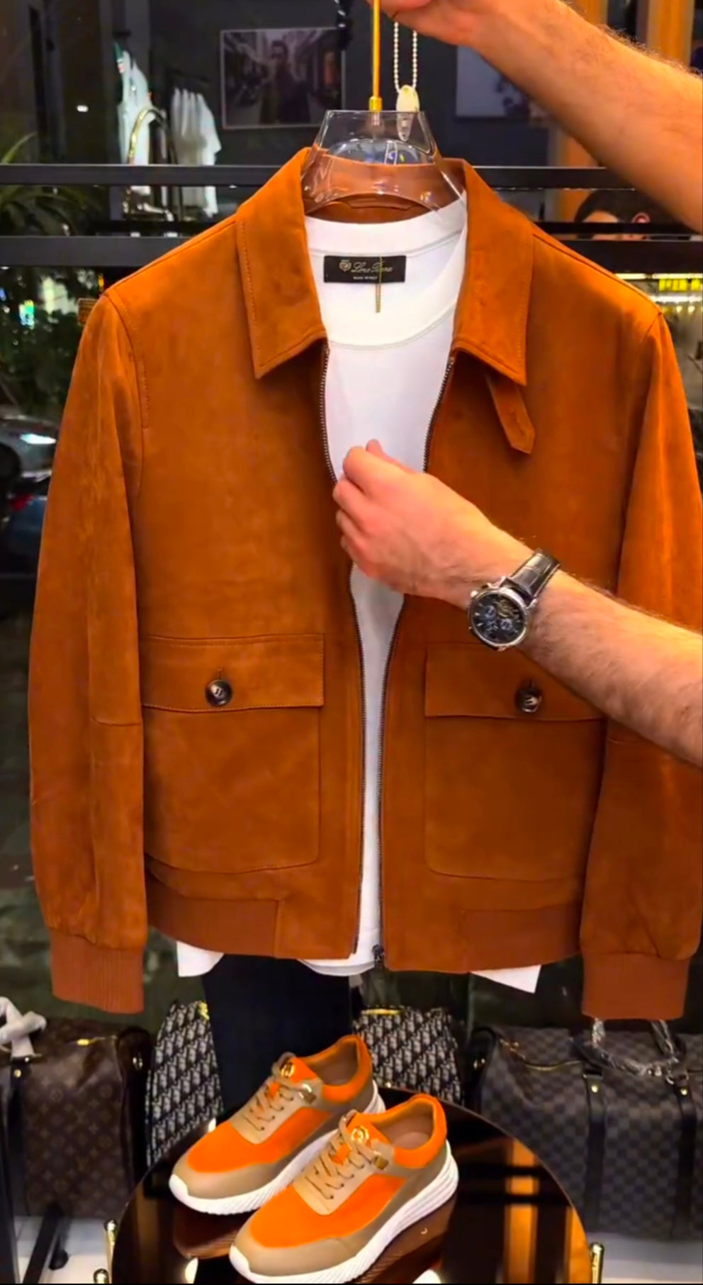 Perfect Combo: Shirt, Pant & Sneakers"التركيبة المثالية: قميص، بنطال وأحذية رياضية!" –  Orange&Blue .