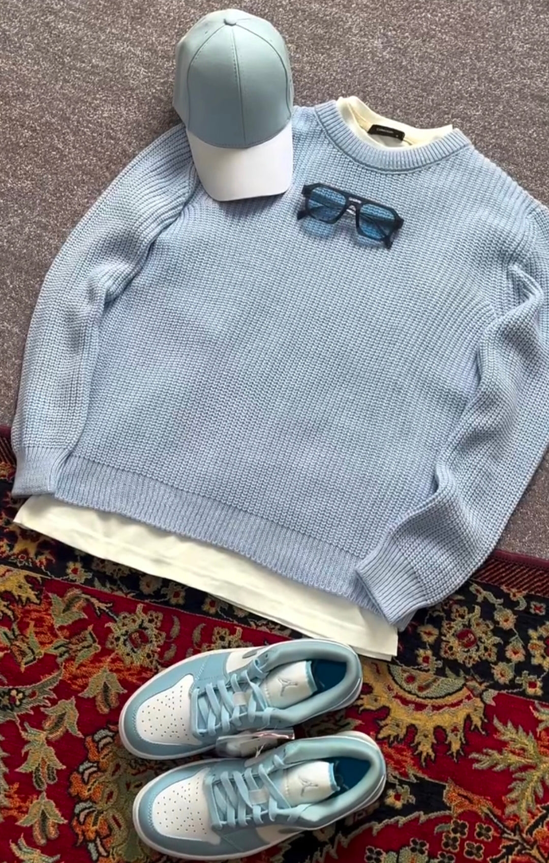 Modern Essential Outfit: Shirt, Pants, Sneakers & Glasses الإطلالة العصرية الأساسية: قميص، بنطال، أحذية رياضية ونظارة إصدار السماوي والأبيض – (Sky Blue & White Edition)