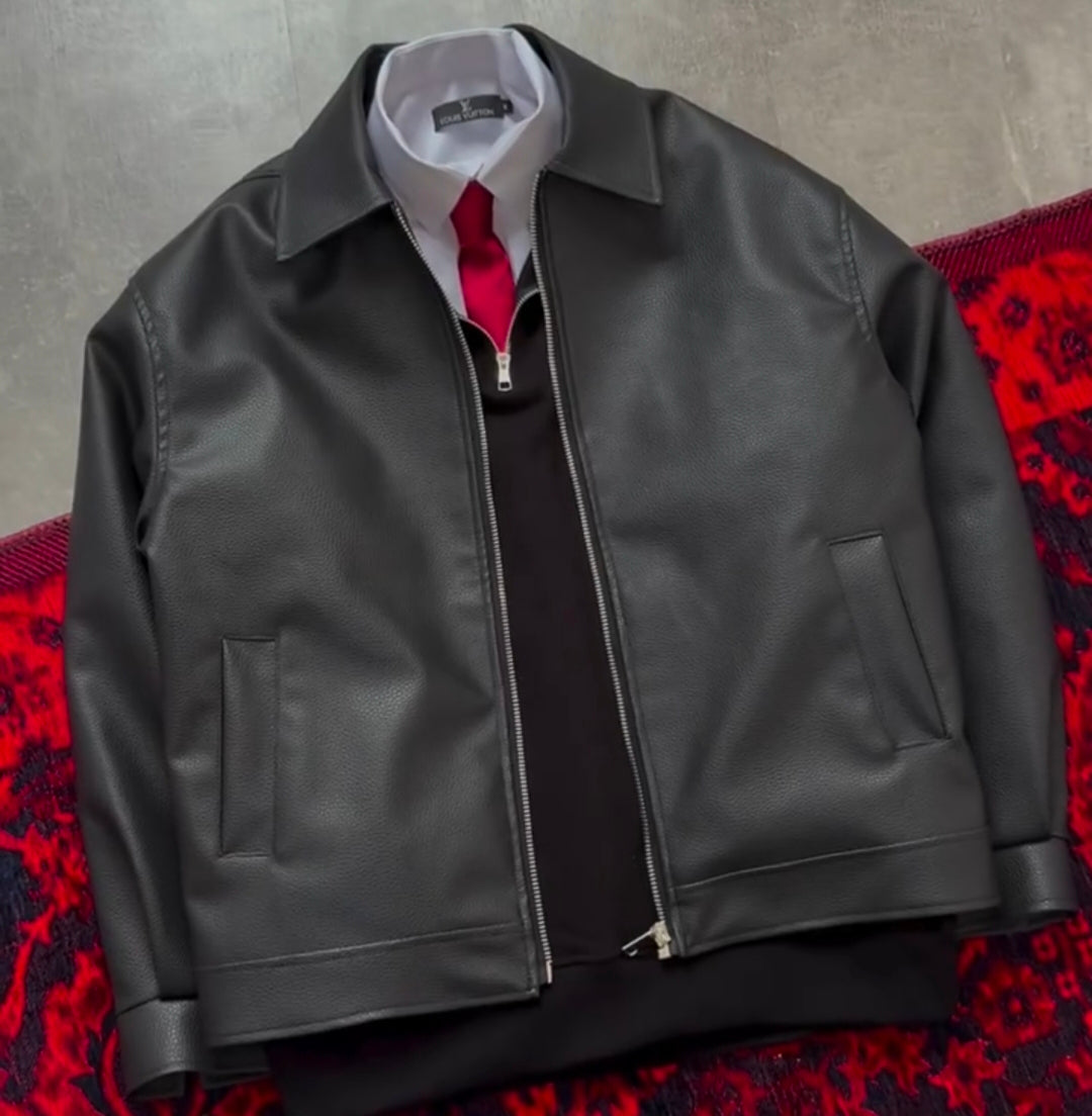 Modern Essential Outfit: Shirt, Pants, Sneakers & Glasses الإطلالة العصرية الأساسية: قميص، بنطال، أحذية رياضية ونظارة الإصدار الأسود الكامل – (All Black Combo)