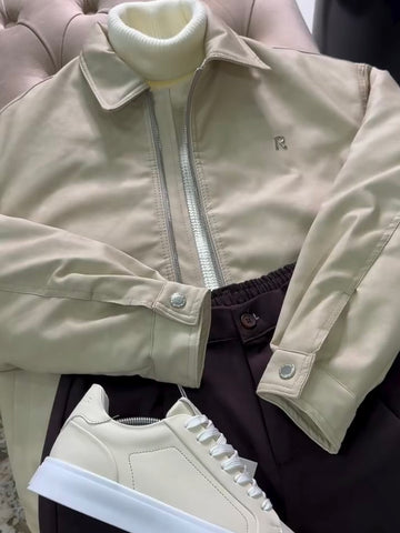 Modern Essential Outfit: Shirt, Pants, Sneakers & Glasses الإطلالة العصرية الأساسية: قميص، بنطال، أحذية رياضية ونظارة الإصدار الأسود الكامل – (White & Black) Combo)