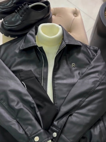 Modern Essential Outfit: Shirt, Pants &amp; Sneakers الإطلالة العصرية الأساسية: قميص، بنطال وأحذية رياضية Full Black Edition – (Black White Combo)