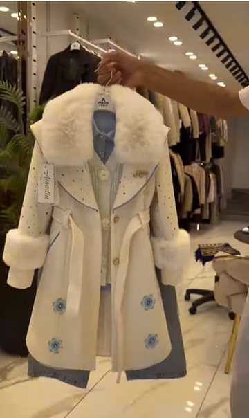 Alaadin Kids Cozy Winter Coat – معطف أطفال شتوي دافئ أبيض وأزرق مع فرو صناعي وتصميم زهري