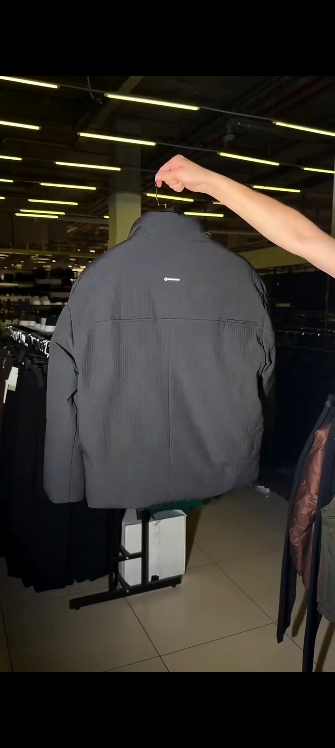 مجموعة مثالية: جاكيت، سروال وأحذية رياضية "التركيبة: قميص، بنطال وأحذية رياضية!"Gray & Black Combo