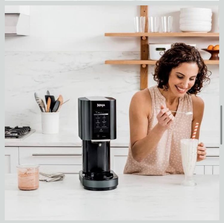 Ninja CREAMi NC301 7-in-1 Ice Cream Maker | Black - نينجا كريمي NC301 صانعة آيس كريم 7 في 1 | أسود**